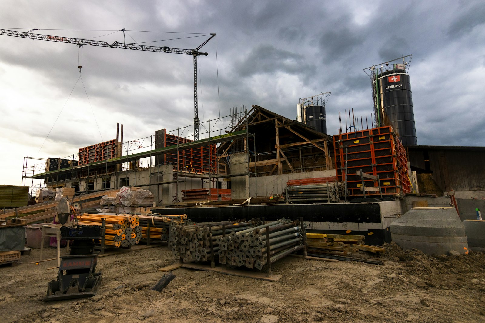 Global Construction Glass Market Size study, by Type (Low-e glass and special glass), Chemical composition (Soda-lime, Potash-Lime and Potash-Lead), Manufacturing process (Float process and Rolled/Sheet process), Application (Residential, Non-residential and others) and Regional Forecasts 2025-2033